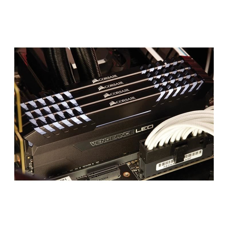 CORSAIR Mémoire PC Vengeance LED - DDR4 - Kit 64GB (4 x 16GB) - 3000 - C15